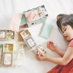 Etetőszék fehér szives, 16 cm