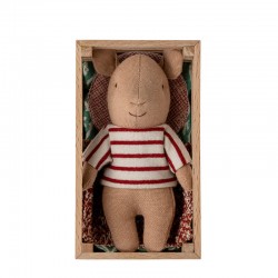 Malac lány fadobozban