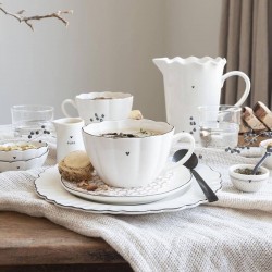 Porcelán kancsó Ruffle