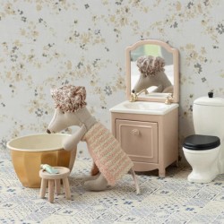 Wellness egér kádban - Big Sister