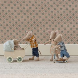 Egér anya nyári ruhában