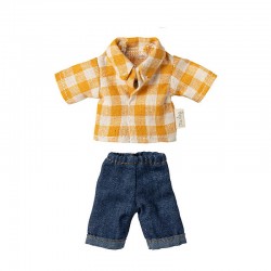 Apa sárga kockás ingben