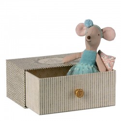 Egérlány táncosnő dobozágyban - mint