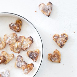 Porcelán salátás tál white with black heart