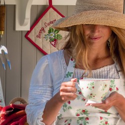 Porcelán teásbögre Berry white