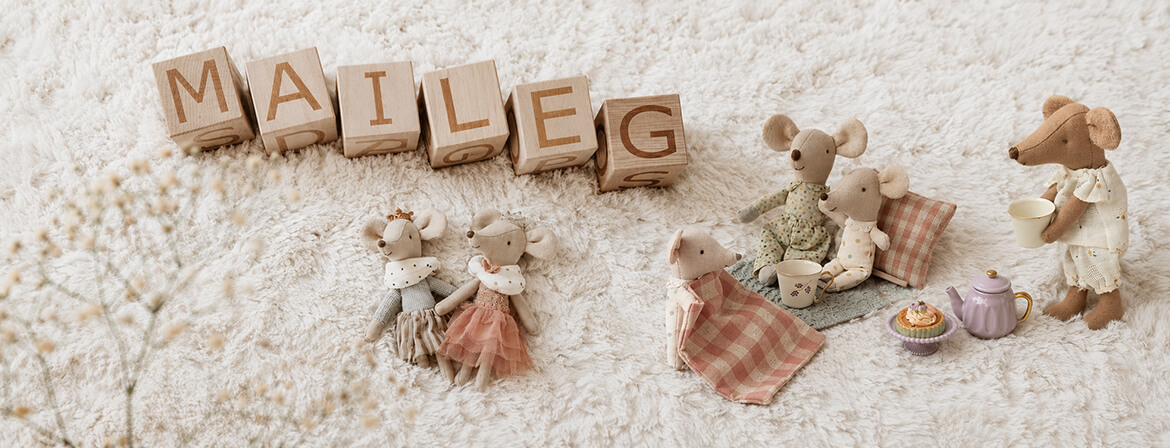 Maileg SS Slide background